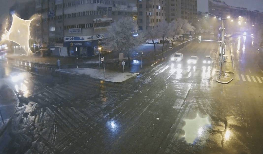 Şehir kameralarından kar altındaki Konya’da son durum 6